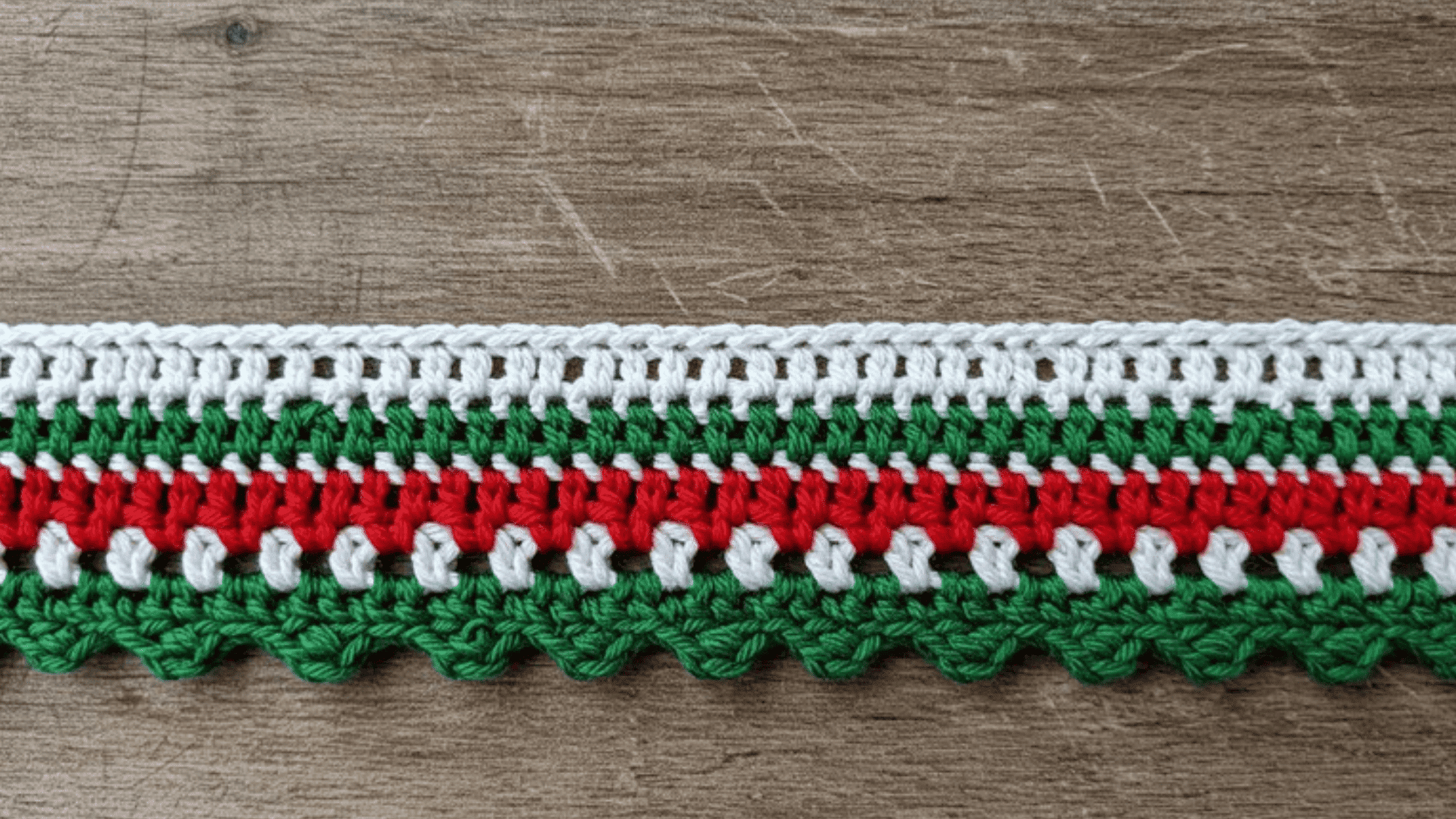 christmas themed colored crochet border