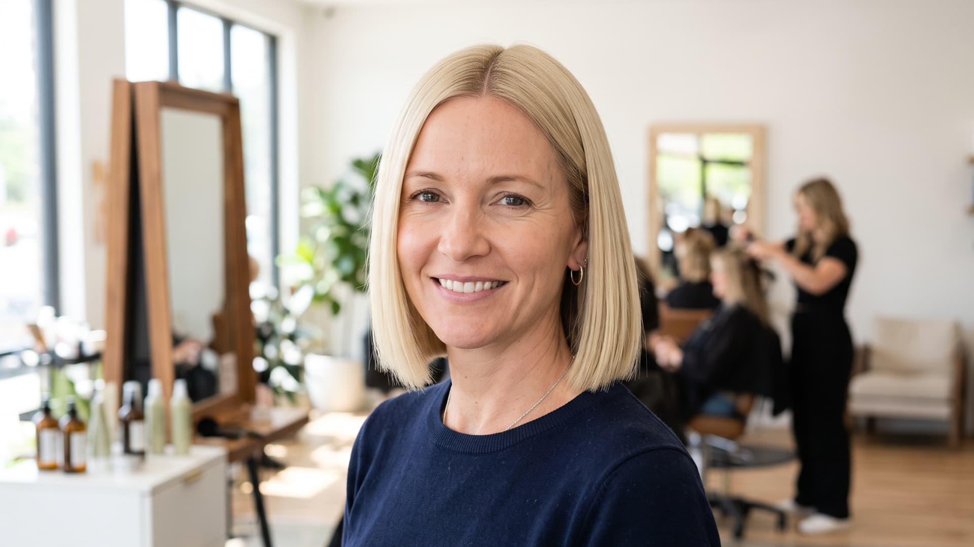 white woman with a blunt chin length blonde bob featuring a clean even perimeter and center part (1)